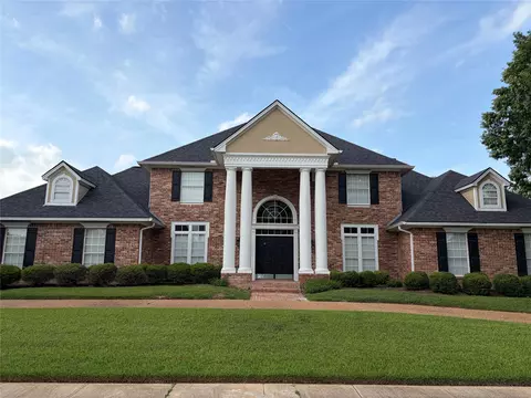 104 Prestwick Cir, Bossier City, LA 71111