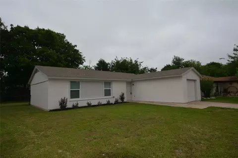 3829 Arnold Dr, Fort Worth, TX 76140