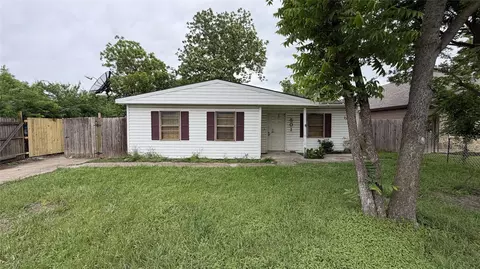 501 Crest Hill Dr, Mesquite, TX 75149