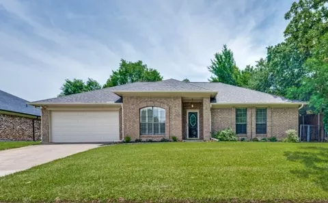 437 Heneretta Dr, Hurst, TX 76054