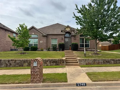 1748 River Run Dr, Desoto, TX 75115