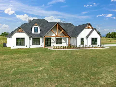 108 Bear Cat Ct, Alvord, TX 76225