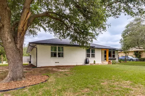 1045 Majors Dr, Mesquite, TX 75149