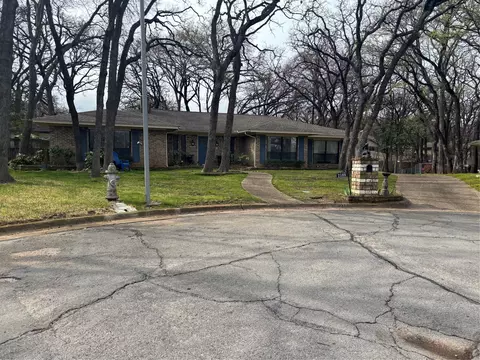 2108 Edgewood Ct, Arlington, TX 76013