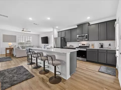 2921 Dixondale Dr, Fort Worth, TX 76108