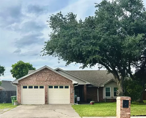 6852 Megan Ln, North Richland Hills, TX 76182