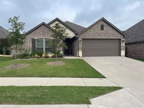 836 Long Iron Dr, Fort Worth, TX 76108