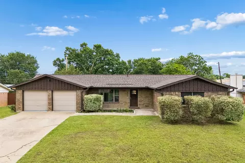 404 Glenwood Ter, Hurst, TX 76053