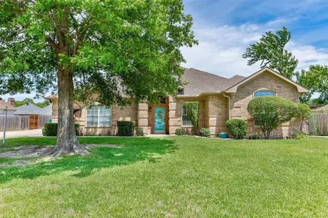 908 Wheeler Creek Dr, Gainesville, TX 76240