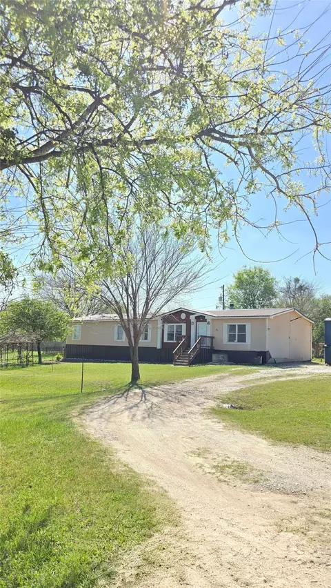 119 Enchanted Lakes Dr, Azle, TX 76020