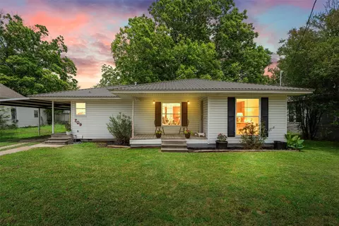 809 E Limestone Ave, Mart, TX 76664