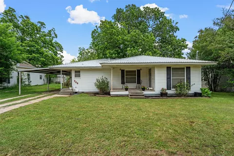 Exterior - 809 E Limestone Ave, Mart, TX 76664 photo 2 of 7