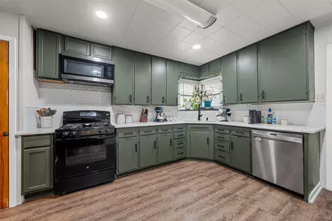 Kitchen - 809 E Limestone Ave, Mart, TX 76664 photo 2 of 5