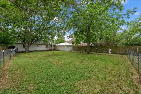 Exterior - 809 E Limestone Ave, Mart, TX 76664 photo 4 of 7