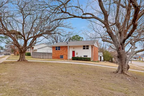 202 Senter Valley Rd, Irving, TX 75060