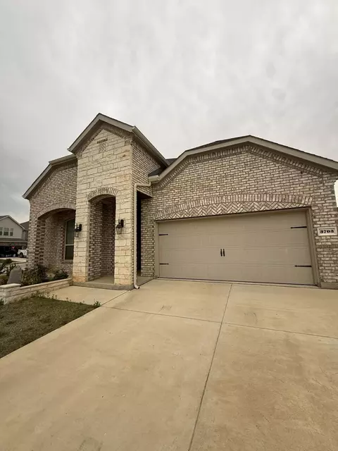 3703 High Country Rd, Aubrey, TX 76227