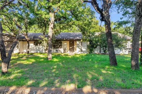 209 Mistletoe Ln, Keene, TX 76059