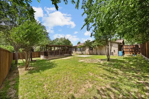 2010 Warwick Dr, Arlington, TX 76015