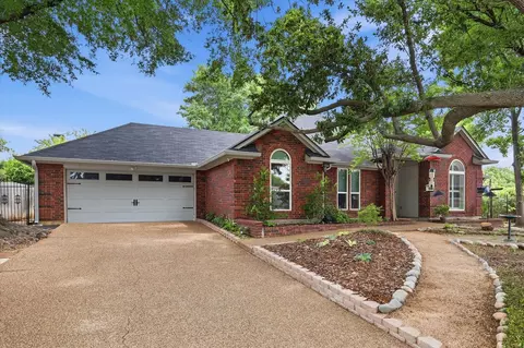 1032 Steeplewood Dr, Grapevine, TX 76051