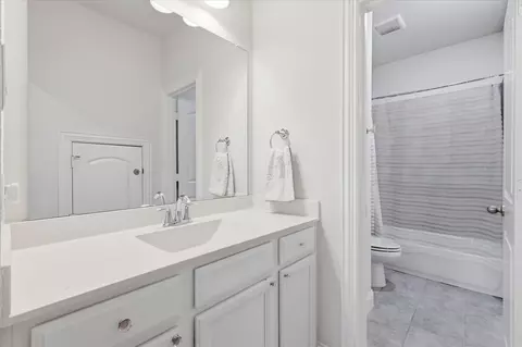 Bath - 1416 17th St, Argyle, TX 76226 photo 4 of 5