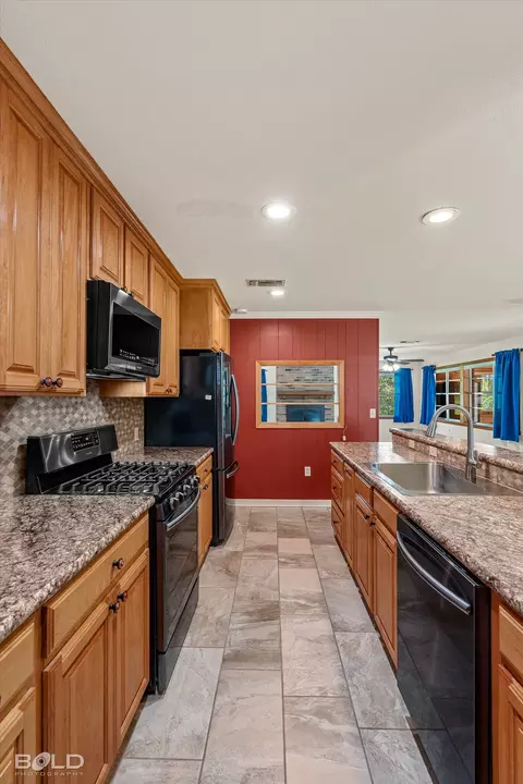 Kitchen - 225 Marie Rd, Ringgold, LA 71068 photo 5 of 7