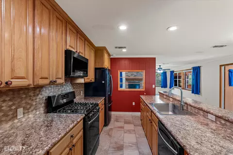 Kitchen - 225 Marie Rd, Ringgold, LA 71068 photo 6 of 7