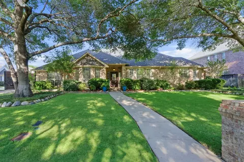 5017 River Bluff Dr, Fort Worth, TX 76132