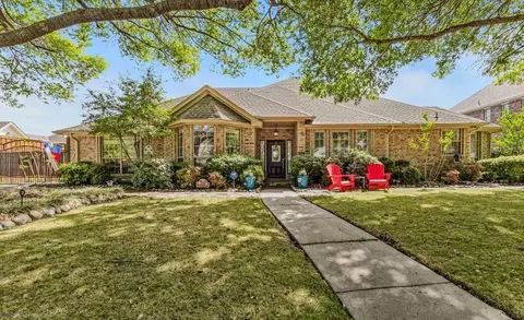 5017 River Bluff Dr, Fort Worth, TX 76132