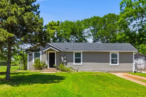 2121 W Bond St, Denison, TX 75020