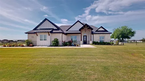 138 Chisos Dr, Decatur, TX 76234