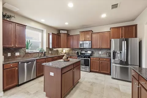 2825 Treasure Cove Dr, Lewisville, TX 75056