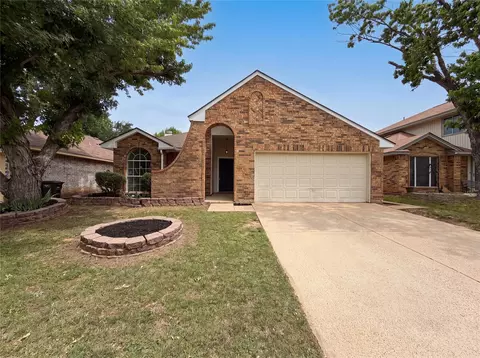 8517 Tamar Trl, Fort Worth, TX 76118
