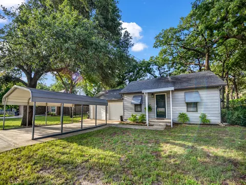 7521 Pawnee Trl, Lake Worth, TX 76135