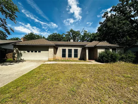 2511 Tanglewood Dr, Grapevine, TX 76051