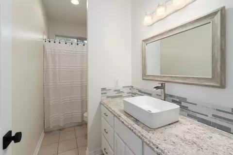 Bath - 6881 Scenic Dr, Eustace, TX 75124 photo 4 of 5