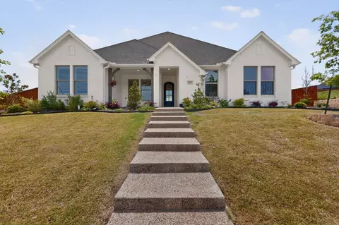 10813 Alta Sierra Dr, Benbrook, TX 76126