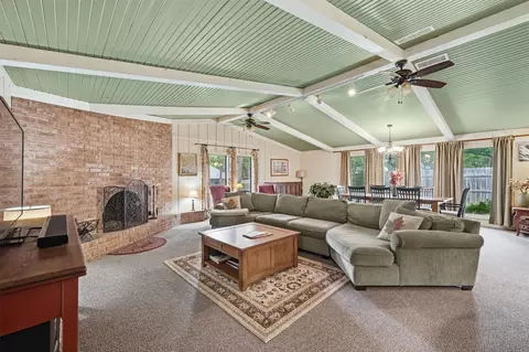 372 Lakepoint Loop, Pottsboro, TX 75076