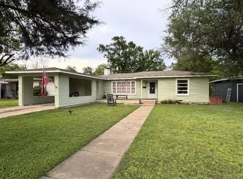 2206 4th St, Brownwood, TX 76801
