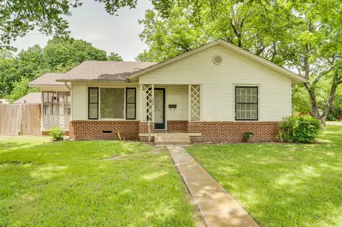 506 E Waco St, Ennis, TX 75119