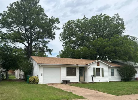 1002 W Bloodworth, Olney, TX 76374