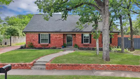 1710 Hilltop Ln, Pantego, TX 76013