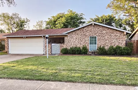 2017 Meadow Gln, Irving, TX 75060