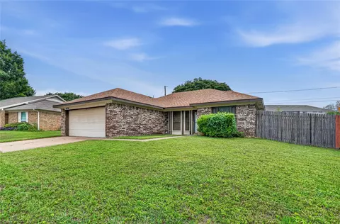 6228 Fernwood Dr, Arlington, TX 76001