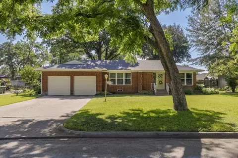 1905 Thomas Pl, Arlington, TX 76010