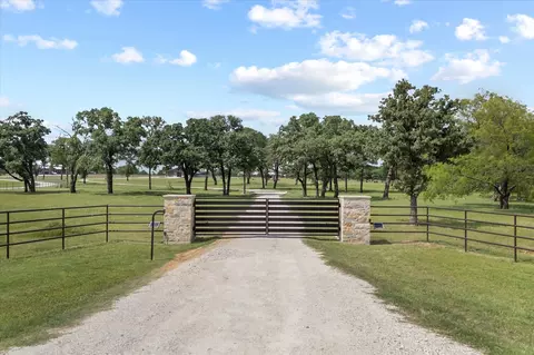 10701 Osburn Rd, Pilot Point, TX 76258