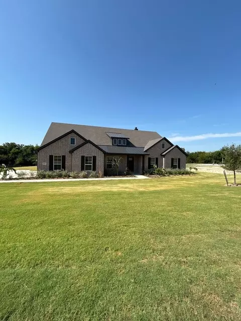 903 Perrin Ln, Van Alstyne, TX 75495