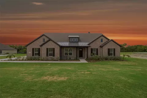 903 Perrin Ln, Van Alstyne, TX 75495
