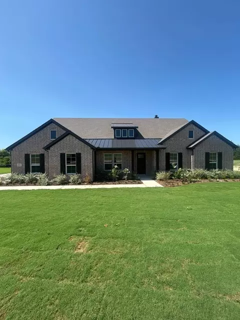 903 Perrin Ln, Van Alstyne, TX 75495