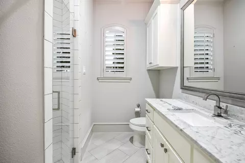 Bath - 2000 Willow Bend Ct, Prosper, TX 75078 photo 4 of 6