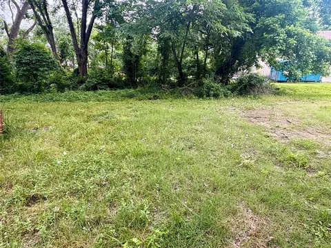 704 E 8th St, Bonham, TX 75418 photo 3